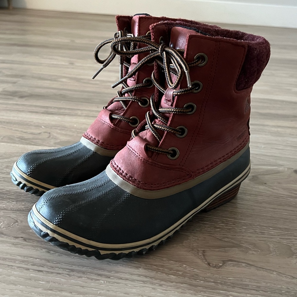 Sorel Slimpack Burgundy Size 8